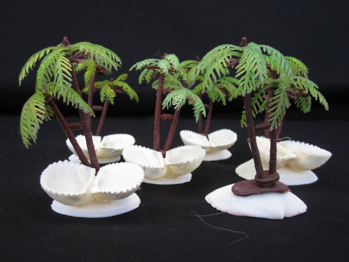 Feed Dish w/ Small Palm tree